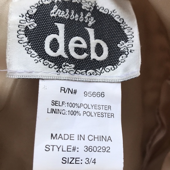 Dress like Cinderella in this glamorous gown. 3/4 - Picture 8 of 12